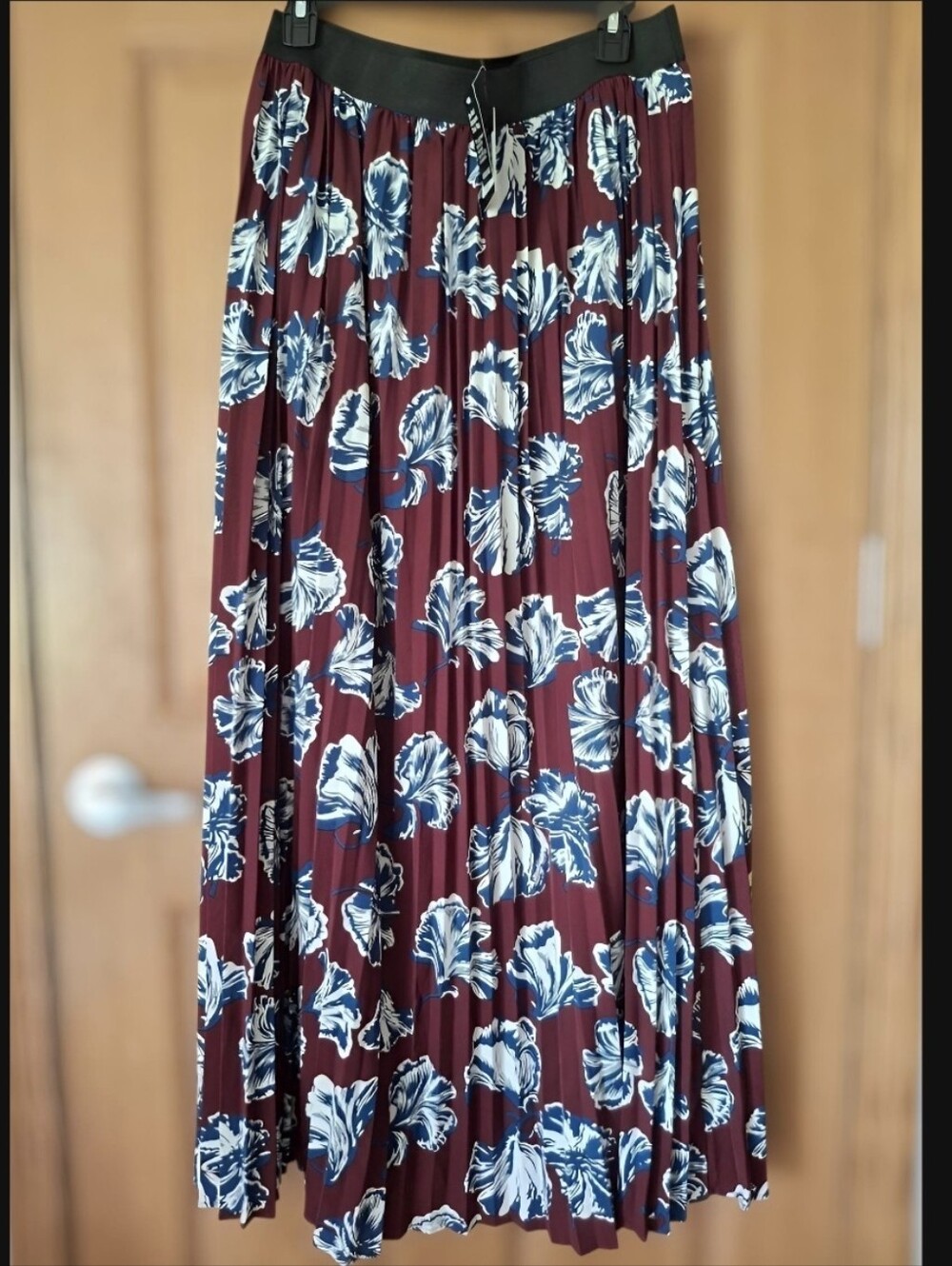 ❌️MARKDOWN!!!KABAYARE Maroon Floral Pleated Modest Maxi Skirt Medium